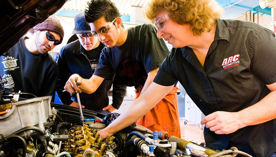 Best University for Automotive Engineering Scholarships